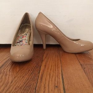 Steve Madden Nude Pumps